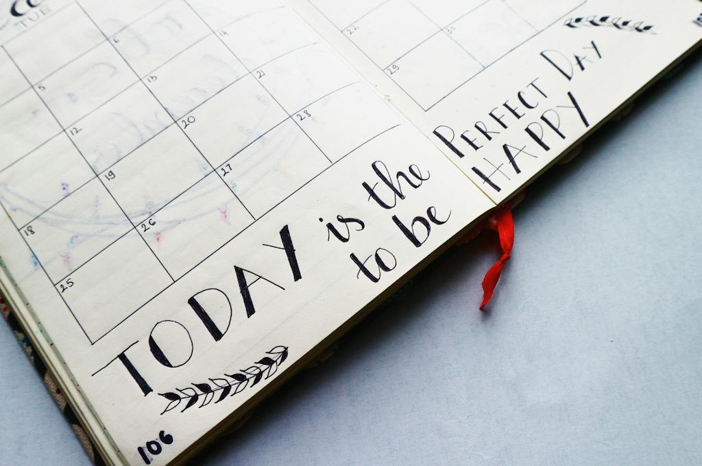 A planner with blank pages is a great minimalist rule to keep your calendar clear.